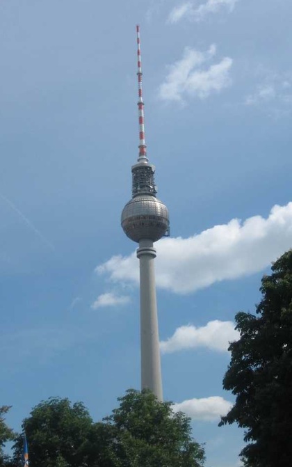 http://www.fragdienachbarn.org/bilder/grosstes_Gebaude_Deutschland.jpg