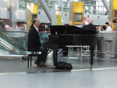 http://www.fragdienachbarn.org/bilder2011/Pianist_Krafttraining.jpg